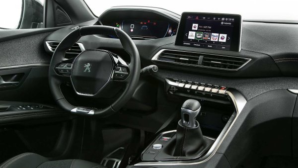 Най-често срещаните версии на пазара са с 1,2-литров бензинов двигател PureTech и 130 к.с., въпреки че се предлагаше и 1.6-литров със 180 к.с. Не трябва да се забравя и турбодизела BlueHDi, като версиите 1.5 и 1.6  са със 120 и 130 к.с.,  а има и 2.0 със 180 к.с. Предлагат се и два plug-in хибрида (PHEV) с 225 и 300 к.с.