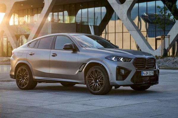 Къде се прави: Спартанбърг, Южна Каролина
Стартова цена: $133,275
И BMW, също като Mercedes, отдавна изнесе производството на най-големите си SUV модели в Америка, където е и най-големият им пазар. Всъщност, благодарение на завода в Спартанбърг, BMW миналата година бе... най-големият износител на автомобили в САЩ. 
М-версията на X6 е един от най-мощните и най-скъпите модели, произвеждани в Южна Каролина. Под капака е 4.4-литровият V8 с 625 коня, който гарантира ускорение от 0 до 96 км/ч (американският стандарт, 0-60 мили в час) за едва 3.7 секунди. 

