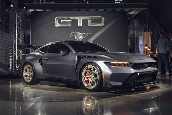 Къде се прави: Флет Рок, Мичиган, и в Канада
Стартова цена: $325,000
Най-скъпият Mustang в историята не влиза официално в класацията, защото е съвместен продукт на САЩ и Канада. Основните му компоненти, споделени и с останалите версии в гамата на Mustang, идват от Мичиган. После те се откарват в Мултиматик цеха в Канада за добавяне на по-екзотичните части и финална сглобка. С 5.2-литров V8 и 815 коня мощност, карбонов кардан и почти изцяло карбонова каросерия, тази кола произвежда повече сила на притискане при 220 км/ч от Porsche 911 GT3 RS. 
