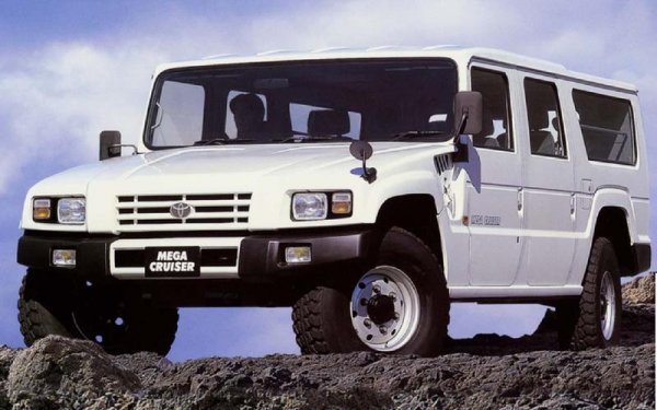 Историците често спорят за това, колко бройки от Toyota Mega Cruiser са построени между 1996 и 2001 г. Повечето посочват 149 като правилен отговор, но някои твърдят, че те са 131 или 152. Големият проблем на този огромен офроудър е, че той струва колкото суперколата Honda NSX и това обяснява малкият му тираж.
