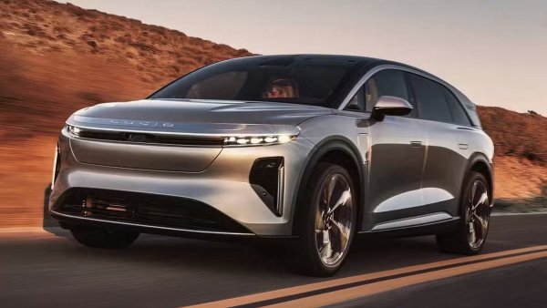 Батерия - 123 kWh

Мощност - 828 к.с. / 1070 к.с.

Въртящ момент &ndash; 1232 Нм

Задвижване &ndash; AWD
