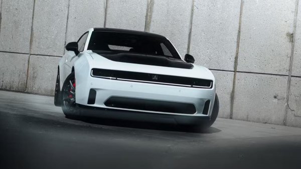 Батерия - 100.5 kWh

Мощност - 630 к.с. / 670 к.с. с Power Shot

Въртящ момент &ndash; 850 Нм

Задвижване - AWD
