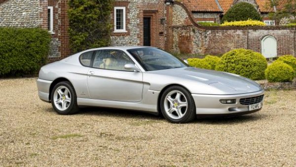 На пръв поглед изглежда, сякаш някой е направил сделката на живота си. Малко над 50 000 евро платени за Ferrari c V12 двигател е отлична инвестиция, като дори да изкочи някакъв проблем, рискът си заслужава. Тази кола е продадена като нова в Хонконг преp 2014 година, като пробегът е 46 000 км и разполага с пълна сервизна история. 