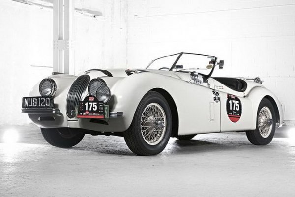 Шестцилиндровият двигател XK става достъпен за първи път за купувачите на модела XK120 през 1950г. В продължение на две десетилетия той се използва с незначителни промени на всички модели Jaguar. Първоначално има обем от 3,4 литра, а в процеса на еволюция се появяват версии от 2,4 и 4,2 л. Двигателят се използва в следните модели: Daimler DS420 и Sovereign, Jaguar 240, 3.4-litre, 420, S-Type (1960), E-Type, Mark 2, Mark 7, Mark 8, XJ6, XK120, XK140, XK150 и XK SS, Panther De Ville и J72.