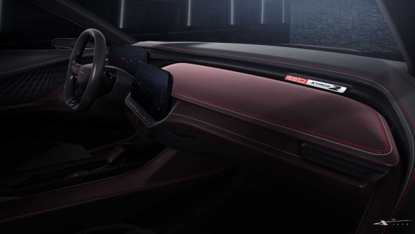 Dodge разкри и характеристиките на електромобила, който ще се превърне н сериен модел. В базовата си версия бъдещите купувачи ще имат избор между шест различни мощности, вариращи от 455 к.с. за „малкия“ двигател и до 670 к.с. за най-големия. А версията SRT ще развива над 800 к.с.