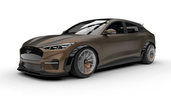 Матовият, кафяв цвят кара мнозина да приемат машината военно превозно средство. Вътре в колата екипът на на TucciHot Rodshave е поставил пакета карбонови седалки Recaro със състезателни колани. 