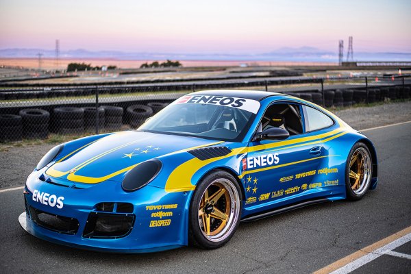 На SEMA беше показано и Porsche 911 GT3STI от компанията Eneos. В неговата основа е 911 GT3 от 2007 г. без двигателя. Вместо да преинсталират легендарния 6-цилиндров мотор, създателите на тази кола поставят 4-цилиндров двигател с турбокомпресор на Subaru Impreza WRX STI от 2008 г. в задната част. След преработката на агрегата, той вече развива 550 к.с. 
