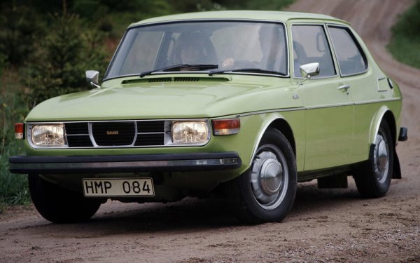 Saab разработва собствен двигател още през 60-те години, но при излизането на модела 99 търси външен доставчик. Благодарение на британската фирма Ricardo, която работи със Saab по това време, шведите разбират за новия 4-цилиндров мотор на Triumph.

В крайна сметка Ricardo успява да преработи така двигателя, че той да влезе в новия Saab 99, като го свърже със скоростната кутия на шведския производител. За целта водната помпа е монтирана отгоре на мотора. Построени са общо 588 664 бройки от модела 99, като 10 607 от тях са от версията Turbo.