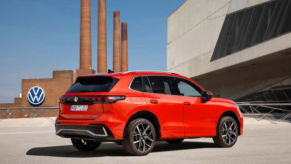 Новото поколение на модела влиза в топ 3 с ръст от цели 72% спрямо миналата година. Забележителна цифра поради факта, че в края на 2023 г. старото поколение беше изведено от употреба, докато новото все още не беше пристигнало в дилърите.
