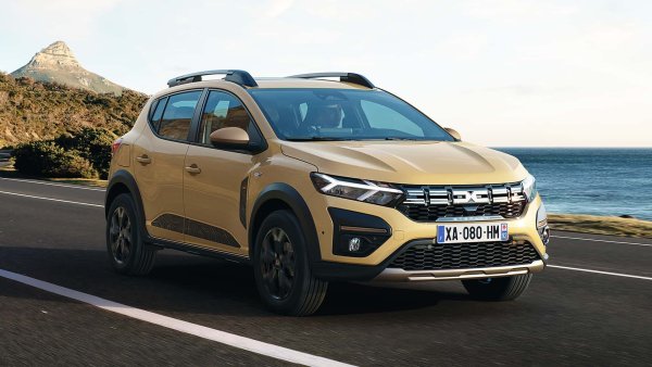 Едва ли първото място на Sandero е изненада за някого. Румънският модел традиционно е лидер по продажби в Европа, въпреки че през октомври записва лек спад на резултата. Почти сигурно бестселърът на Dacia ще завърши годината на върха.
