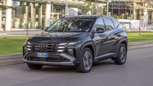 При корейския SUV се забелязва леко отстъпление спрямо резултата от октомври 2023. Въпреси това Tucson си остана най-успешният модел на корейския автомобилен производител на Стария континент.
