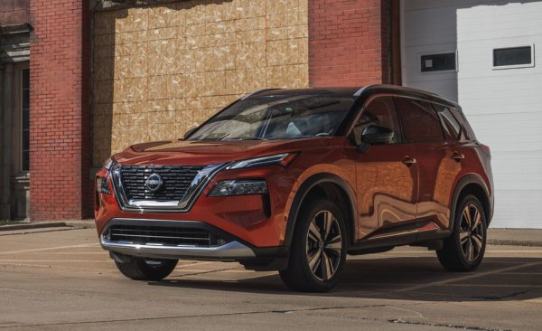 Продажбите на Rogue отбелязаха огромен скок през първите три тримесечия на годината, като се увеличиха с 62% през това време през 2022 г. Това със сигурност все още включва някои продажби на по-малкия субкомпактен кросоувър Rogue Sport, но този модел вече е спрян, а крайните му резултати предстои да бъде обявени.