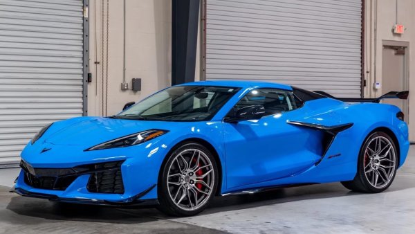 Години на производство: от 2023

Модел: Chevrolet Corvette Z06

Двигател - 5,5-литров V8 (LT6)

Мощност - 670 к.с.

Въртящ момент &ndash; 500 Нм

Ускорение от 0 до 100 км/ч - 2,6 секунди

Мощност/литър - 121,8 к.с./литър

Ограничител на оборотите - 8600 об/мин