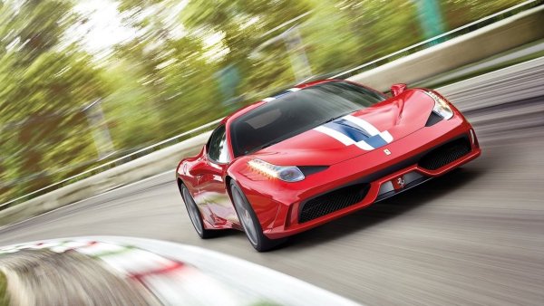 Години на производство: 2013-2015

Модел: Ferrari 458 Speciale

Двигател - 4.5-литров V8 (F136)

Мощност - 597 к.с.

Въртящ момент &ndash; 540 Нм

Ускорение от 0 до 100 км/ч &ndash; 3,0 секунди

Мощност/литър - 132.7 к.с./литър

Ограничител на оборотите - 9000 об/мин