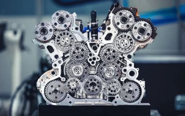 Несравнимият McLaren F1 на Гордън Мъри загуби това определени, когато конструкторите основа собствената си компания - GMA (Gordon Murray Automotive), и построи духовния наследник на този автомобил -  GMA T.50. И двете коли споделят централно място за шофиране, средно разположен V12 и имат ръчна скоростна кутия. Вместо мощност от BMW, Мъри използва услугите на Cosworth, за да разработи един от най-впечатляващите двигатели в света, разрешени за движение по пътищата.

С червена линия от 12 100 об/мин и мощност от 661 к.с. от само 4,0 литра, това е най-високооборотният сериен двигател и има най-високата мощност на литър от всички атмосферни шосейни автомобили. Въпреки че е с 2,1 литра по-малък, GMA T.50 произвежда 43 к.с. повече от V12 в McLaren F1. 