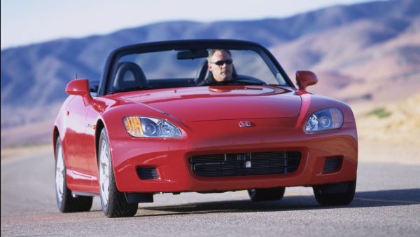 Години на производство: 1999-2009

Модел: Honda S2000

Двигател - 2.0-литров редови четирицилиндров (F20C)

Мощност - 240 к.с.

Въртящ момент &ndash; 207 Нм

Ускорение от 0 до 100 км/ч &ndash; 6,0 секунди

Мощност/литър - 120 к.с./литър

Ограничител на оборотите &ndash; 8900 об/мин