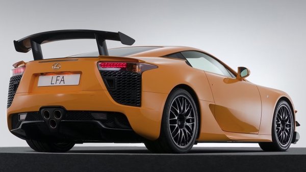 Години на производство: 2010-2012

Модел - Lexus LFA

Двигател - 4,8-литров V10 (1LR-GUE)

Мощности - 553 к.с.

Въртящ момент &ndash; 474 Нм

Ускорение от 0 до 100 км/ч &ndash; 3,6 секунди

Мощност/литър - 115 к.с./литър

Ограничител на оборотите - 9000 об/мин