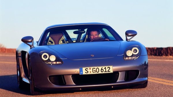 Години на производство: 2003-2006

Модел - Porsche Carrera GT

Двигател - 5.7-литров V10 (M80/01)

Мощност - 603 к.с.

Въртящ момент &ndash; 590 Нм

Ускорение от 0 до 100 км/ч &ndash; 3,9 секунди

Мощност/литър - 105.8 к.с./литър

Ограничител на оборотите - 8400 об/мин