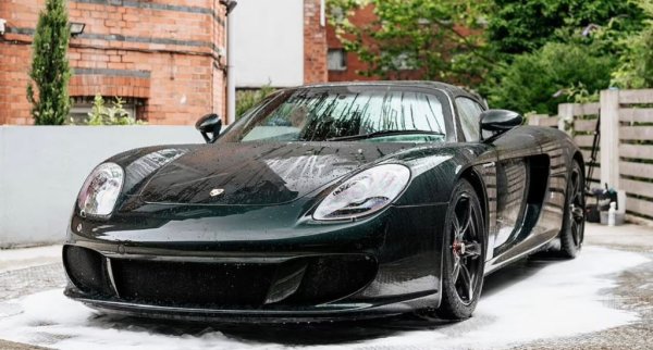 Тази кола първоначално е доставена като 707 Carrera GT. Но през 2019  автомобилът беше изпратен от настоящия собственик до Zagato в Италия, където беше превърнат в GTZ с монтиране на нови панели и облицовка по поръчка. Проектите на Zagato включват преобразуване  в съответствие с изискванията за хомологация. Смята се, че съществуват пет Carrera GTZ, въпреки че между тях няма две еднакви. 
