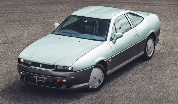 Само 16 екземпляра са били създадени от Gavia - съвместен проект на известната италианска дизайнерска къща Zagato и Autech, подразделението за специални автомобили на Nissan. Базиран върху Autech Leopard, Gavia се задвижва от 3,0-литров двигател VG30DETT с турбокомпресор, произвеждащ 280 к.с.. Каросерията с ниско съпротивление е ръчно формована от алуминий по традиционния начин. Една от най-необичайните му характеристики са дисковите тасове на колелата. 
