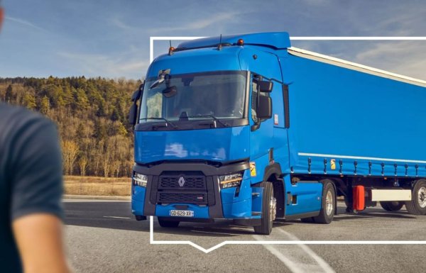 Спрямо 2023: -23% спад
Флагманът в тежкотоварната флотилия на Renault е на пазара от десетилетие, макар да претърпя няколко обновления. Мощността е между 380 до 520 коня. И Т-серията отчита спад спрямо миналата година, но по-скромен от този при конкурентите, така че от четвърта позиция преди година сега излиза на първо място. 
