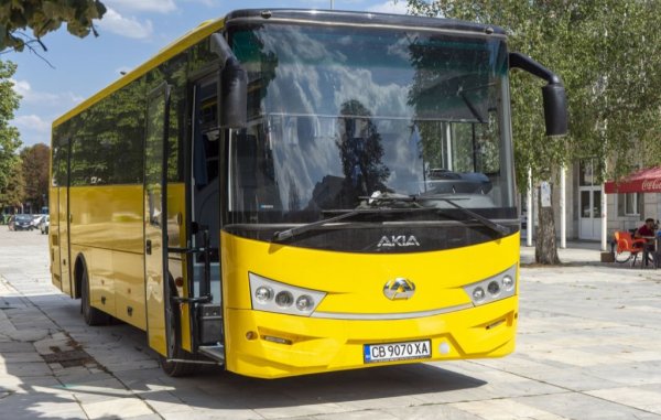 В категория M3 са пътнически превозни средства с над 9 места и с тегло над 5 тона - иначе казано, автобусите. И тук пазарът се е свил чувствително - 42 регистрации между януари и юли тази година, срещу цели 197 през миналата. 


1. Akia Uktra L - 12
2. Otokar Centro - 5
2. Sor EBN11 - 5
4. Temsa MD7 Plus - 3
4. Temsa Prestige - 3
4. Higer Scania Touring HD - 3
7. Iveco 50C18 - 2
8. Isuzu Turquoise - 1
8. Mercedes E15 UE - 1
8. Mercedes E17 UE - 1
8. Otokar Navigo - 1
8. Temsa LD12 SB Plus - 1