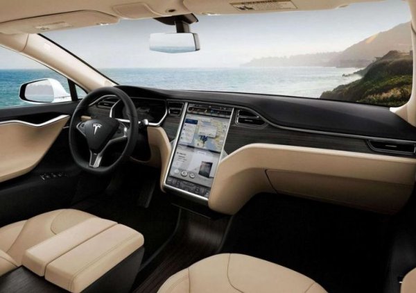 Сред минусите могат да бъдат включени недостатъчно луксозното оборудване на салона, качеството на сглобка и трудностите със зареждането, които може да срещне собственикът. Но пък не е за пренебрегване фактът, че на разположение на водача има 762 к.с. Цената на тази версия в Европа е около 113 000 евро.
