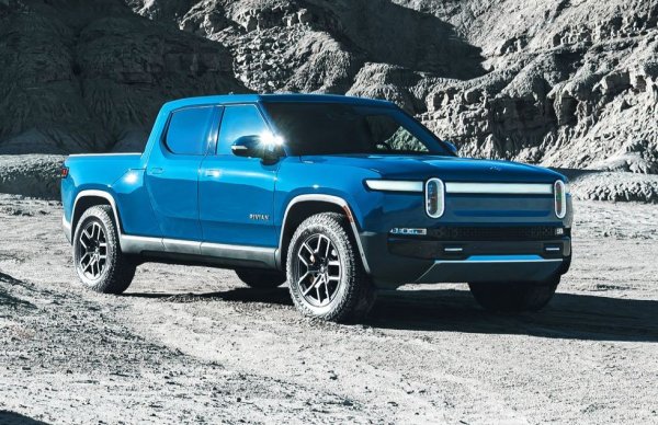 Първият продукт на стартъпа за електромобили се оказа най-бързият пикап, който C&D е тествало в своята над половинвековна история. Освен това гигантският електромобил претендира да изминава над 660 см с едно зареждане на колосалната си батерия. Освен това е доста добър извън пътя, а и кабината е достатъчно луксозна, за да отговаря на цената от 70,000 долара. 
