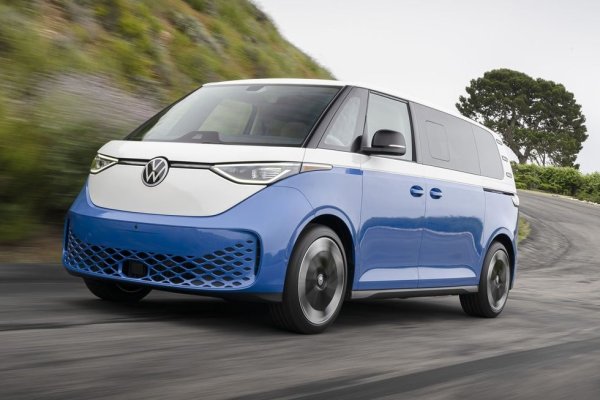 Първият електрически миниван на американския пазар предизвиква огромен интерес преди дебюта си в началото на 2024 (продажбите в Европа започнаха година по-рано). Ретро дизайнът загатва за легендарния Type 1 от ерата на хипитата, но всичко друго в този симпатичен автомобил е съвсем модерно. Със задно предаване мощността е 282 конски сили, но в предстоящата версия със задвижване на четирите колела мощността ще се увеличи до 330 коня. 