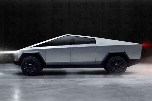 Вероятно най-чаканият автомобил за последното десетилетие - за което помогна и фактът, че Tesla на четири пъти отлагаше старта на производството му. Сега най-после пикапът тръгна по конвейера във варианти с по два или три електромотора. Най-мощният, наречен Cyberbeast, се хвали с 845 коня максимална мощност. Изненадващото е само, че тази толкова провокативна машина е едва трета. 
