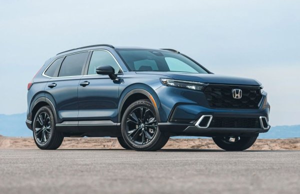 Добрата стара CR-V от години е най-продаваният SUV модел на щатския пазар, а сега идва с хибридно задвижване. Моделът спечели и една от годишните награди на C&D като най-практичен избор за купувачите. 
