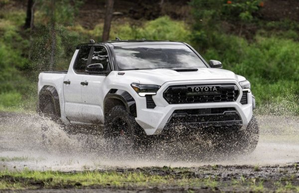 Над един милион читатели са посетили пътеводителя за покупка на Toyota Tacoma, което превръща този скромен пикап в най-търсената кола в Америка за 2023. В началото на годината дебютира четвъртата генерация на модела (N400/XN40), която се произвежда в два различни завода - и двата в Мексико. 
