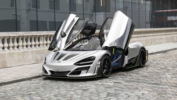 Представен на автомобилния салон в Женева през 2018 година, доработеният от Mansory McLaren 720S е с нов аеродинамичен и естетичен кит, който сериоззно обърква емоционалният дизайн на оригинала. Доработката включва редица карбонови елементи за аеродинамика, "ненормален" нов дифузьор, още по-голямо подвижно задно крило и 4 изпускателни накрайника, вместо традиционните два.

Салонът предлага удачна смес от лукс и спортно усещане, благодарение на комбинацията от карбон и алкантара. Туинтурбо V8 двигателят е с увеличена до 755 к.с. мощност и въртящ момент от 770 Нм, които позволяват ускорение от 0 до 100 км/ч за 2,8 секунди.