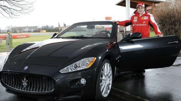 Алонсо обаче далеч не притежава единствено хиперколи. В графата &bdquo;евтини&ldquo; е Maserati GranCabrio за 300 000 евро. Но не мислете, че тази кола е бавна &ndash; развива от 0 до 100 км/ч за 5.4 секунди.