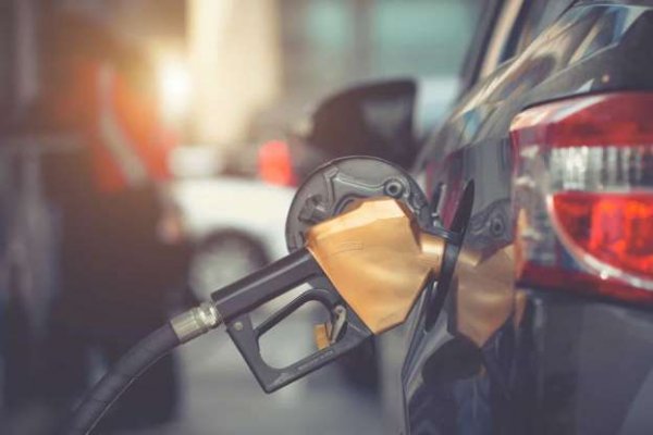 Някои автомобили наистина се нуждаят от бензин с по-високо октаново число, но ако това не е посочено изрично в ръководството на колата ви, просто губите пари, като сипвате по-скъпо гориво. То няма да промени нищо.