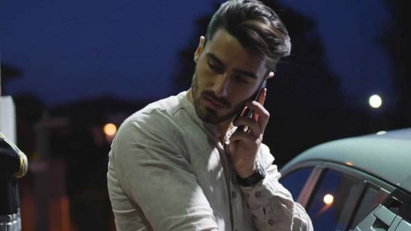 Сигурно сте забелязали табелите на бензиностанциите, които забраняват употребата на мобилен телефон. Какво обаче би станало, ако тази забрана бъде пренебрегната? Ами нищо, тъй като все още не е доказана връзка между безжичната технология и парите, отделяни от горивото.