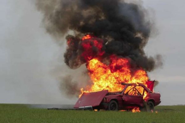 В предаването &bdquo;MythBusters&ldquo; по Discovery Chanel всъщност вече тестваха това твърдение и останаха разочаровани от резултатите. Куршумите просто минаха през резервоара. Няма пожар, няма експлозия.