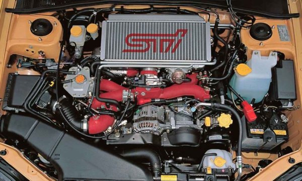 EJ20 на Subaru е легендарен и като такъв неговото присъствие е задължително в списъка. Стоящ в основата на редица легендарни драг коли, 2-литровият агрегат може да постигне всичко. В допълнение, необичайната му конфигурация осигурява изключително нисък център на тежестта, което го прави идеален за употреба на пистата.