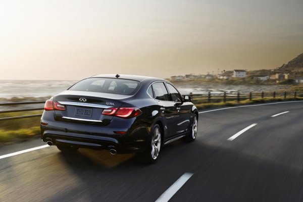 Infiniti Q70L 