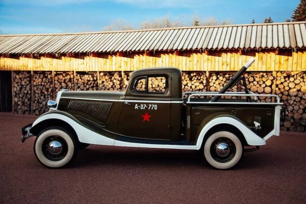 Пикап от военните години, предназначен за превоз на 8 души или 500 килограма товар. Каросерията е оборудвана със сгъваеми пейки. В периода 1937-1941 година от него са произведени 5382 бройки.