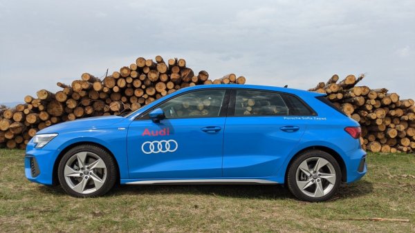 Пазарният дебют на новото А3 раздвижи сериозно продажбите и през октомври те са всъщност с 16% по-високи, отколкото през същия месец на миналата година. Пазарният дял се увеличава от 4.5% през 2019 до 4.7%. 
