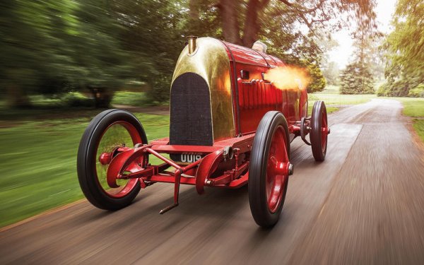 В ранните години на автомобилната индустрия, най-добрият начин за постигане на повече мощност бил да се правят по-големи двигатели. Fiat достига до краен предел със създаването на 28,4-литров 4-цилиндров двигател за модела S76 през 1910 г. Агрегатът и машината са създадени, за да бият скоростния рекорд на 21,5-литровия Blitzen Benz.

За разлика от Benz, Fiat можел да надхвърли скорост от 209 км/ч, но никога не взима рекорда официално.