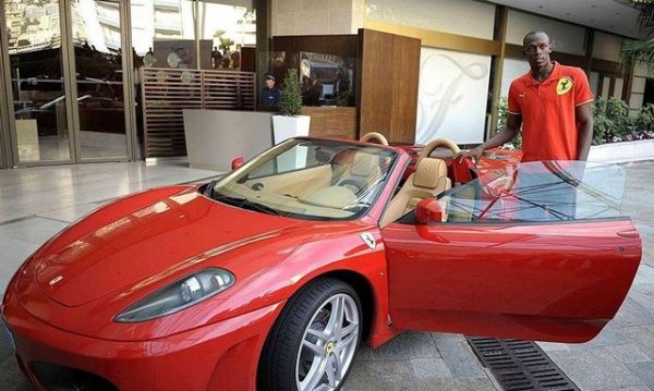 Преди да притежава Ferrari California, спринтьорът от Ямайка получава червено Ferrari F430 Spider. Той е имал детска мечта да кара Ferrari на писта и&nbsp;Юсейн&nbsp;получава тази възможност с F430 Spider през 2009 г. Според неофициална информация колата му харесва толкова много, че решава да я задържи. По-късно, когато купува Ferrari California, се съобщава, че е върнал F430 на Ferrari. Компанията спира този модел през 2009 г. Автомобилът е с 4,3-литров&nbsp;V8 атмосферен двигател с 490 к.с., работи с автоматизирана трансмисия с 6 предавки. Ferrari F430 ускорява до 100&nbsp;км/ч е за 3 секунди, а максималната скорост е 320&nbsp;км/ч.