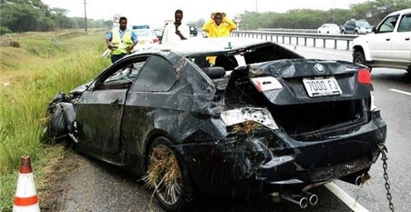 През 2012 г. спринтьорът&nbsp;&bdquo;повтори&nbsp;упражнението&ldquo;&nbsp;като потроши още едно BMW M3 (на снимката). Този път Болт и двамата му спътници се разминаха без наранявания. Атлетът се е връщал от празненство, като след него е карал приятелят му и негов съотборник в националния тим на Ямайка&nbsp;Асафа&nbsp;Пауъл.