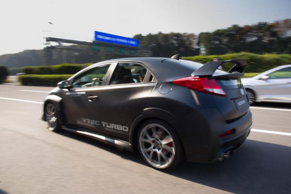 Honda Civic Type R по време на тестове 