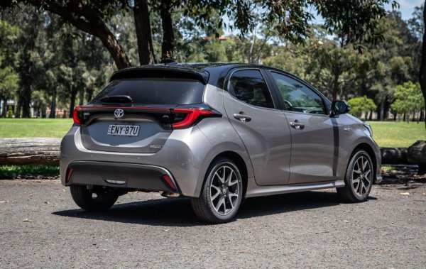 Спрямо 2022 година: +4.6%
Японското мини за кратко дори бе номер 1 в Европа в началото на 2022, но сега отстъпва извън Топ 10 заради вътрешната конкуренция с кросоувъра Yaris Cross. През юли обаче обикновеният Yaris е по-търсен от по-скъпия си братовчед. 