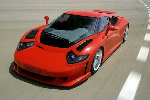 Тази сравнително неизвестна кола е направена от карбон, като използва шасито на Bugatti EB110 и значително подобрен двигател. На хартия тя би трябвало да е наистина впечатляваща, но с тези ужасни фарове няма как да бъде взета насериозно.