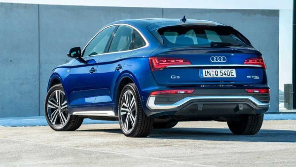 Audi Q5 (40 TFSI quattro S tronic) харчи 7,7-8,6 л/100 км, докато при Audi Q5 Sportback (на снимката) със същия вариант на задвижване консумацията е 7,7-8,5 л/100 км. Показателите на дизеловите версии (40 TDI quattro S tronic) са съответно 6,4-7,1 за нормалния SUV и 6,4 – 7,0 л/100 км за купето.
