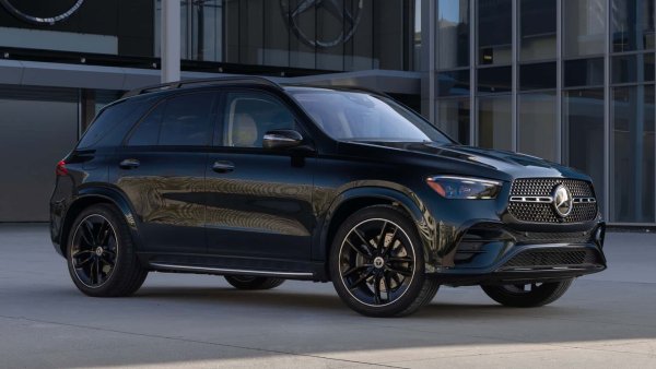 По-големият Mercedes-Benz GLE също показва как каросерията с наклонена задна част може да доведе до по-нисък разход на гориво спрямо SUV със стандратни форми. Коефициентът на съпротивление при GLE Coupe е малко по-лош &ndash; 0,32 срещу 0,29 на стандартния модел (на снимката) но това се компенсира от по-малката висомина (-6 см), която помага за по-ефективно &bdquo;разрязване на въздуха&ldquo;.