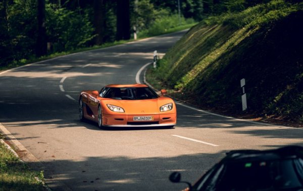 През 2004 компанията представи Koenigsegg CCR - еволюция на CC8S, произведен в 14 екземпляра. Двигателят, получил вече два компресора, развиваше 806 конски сили - нов рекорд на Гинес. През 2005 на пистата Нардо CCR стана новата най-бърза кола в историята, измествайки McLaren F1 с постижение от 387.86 км/ч. Същия следобед колата бе откарана от пистата директно към автосалона в Женева. 
